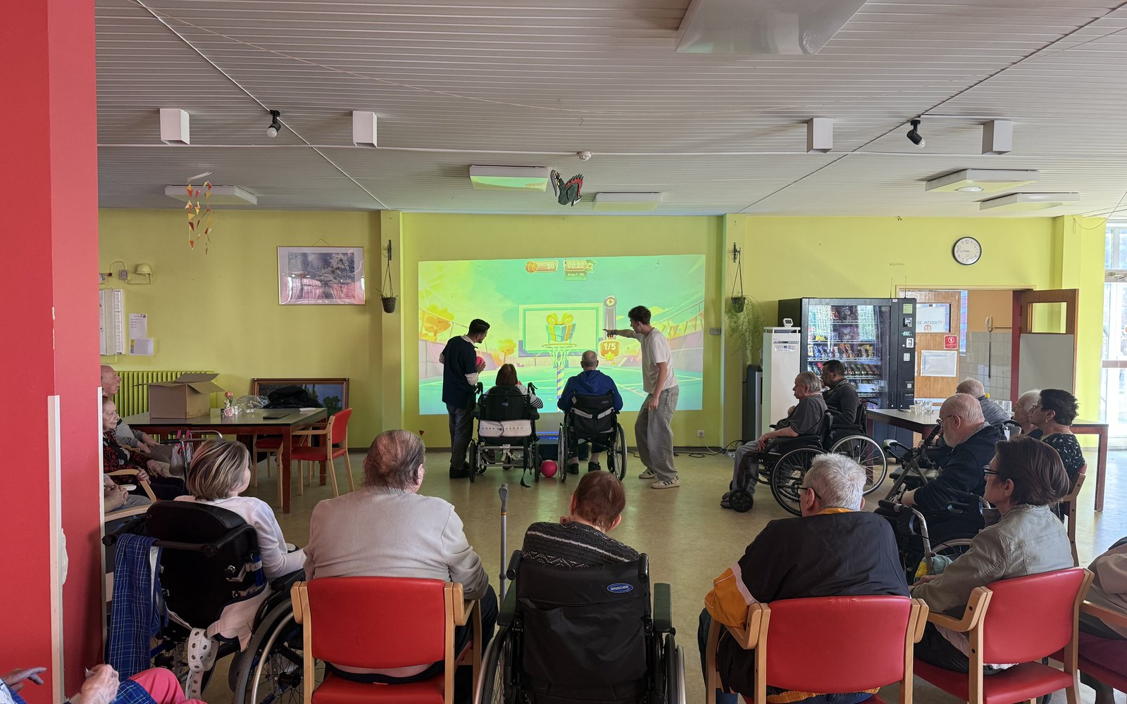 Animation InterActis à la Bonne Maison de Bouzanton - résidents en fauteuil roulant